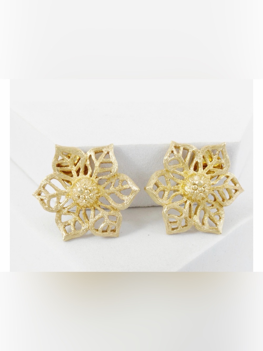 *COA* Dior Gold Tone Floral Filigree Clip-on Earrings